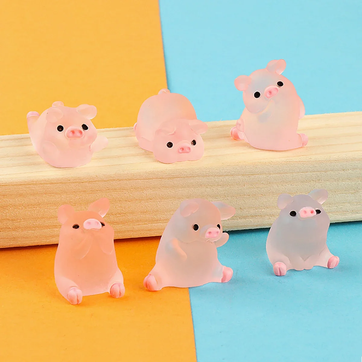 A Set Of Six Resin Cute Glow-In-The-Dark Piggy Ornament DIY Keychain Micro-Landscaping Accessories Home Desktop Car Decoration