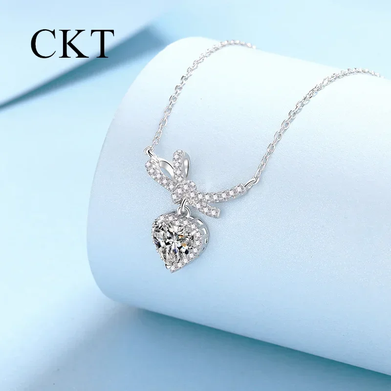 18K White Gold Heart Shaped 1ct Moissanite Necklace for Women Full of Diamonds Love Pendant Light Luxury Platinum Pt950 Chain