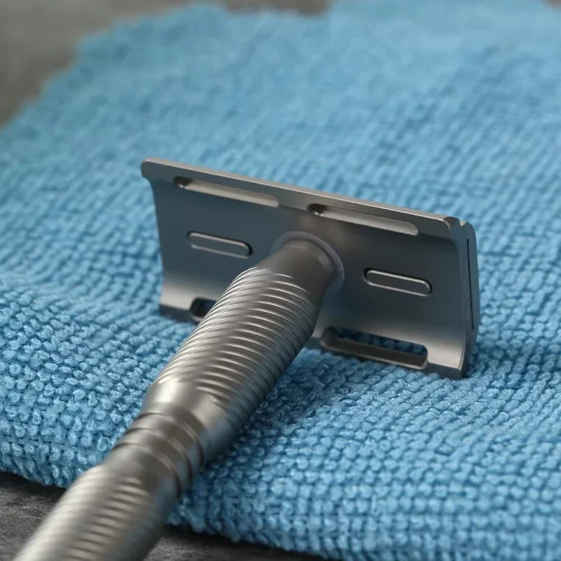 YAQI Ghost Multiple Thread PatternTitanium Light Weight Razor With A 0.7mm Blade Gap Lightweight Durability Professional Razor