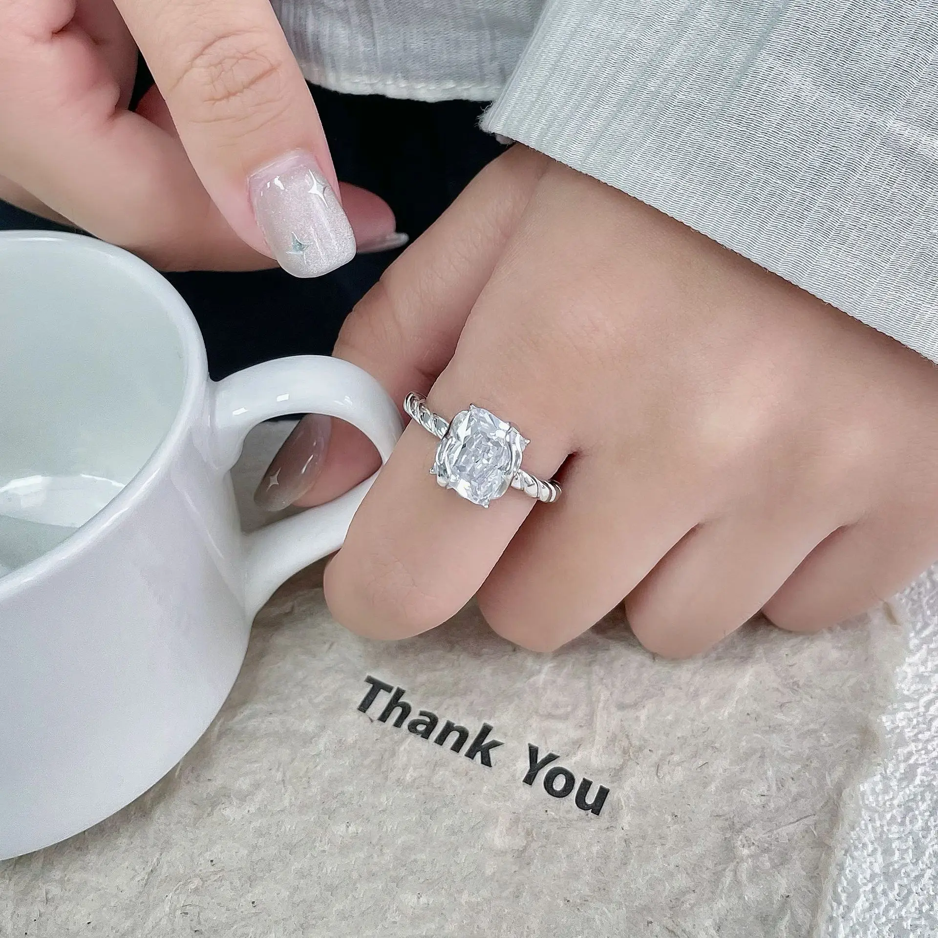 

Кольцо из стерлингового серебра S925 с большим квадратным цирконом, модное и стильное, с ощущением роскоши, универсальное кольцо.