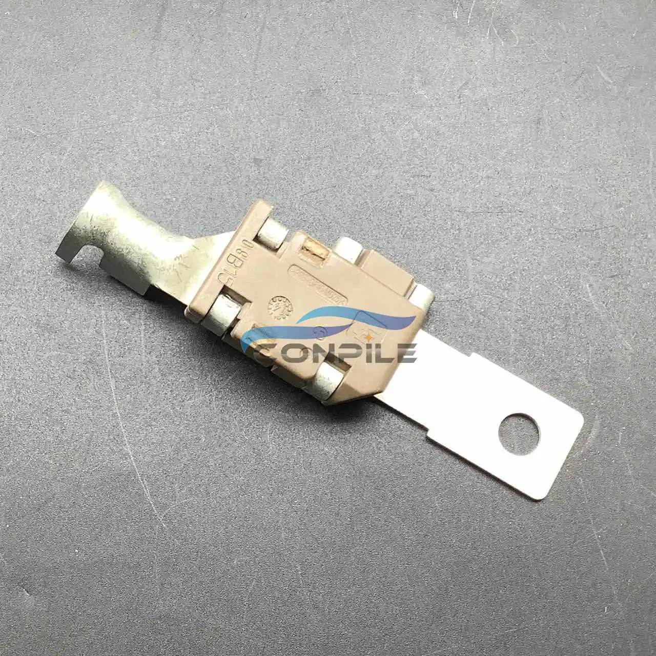 for Land Rover Range Rover evoque Discovery Freelander Sport Executive Edition Discovery 4 Car Battery Positive fuse head