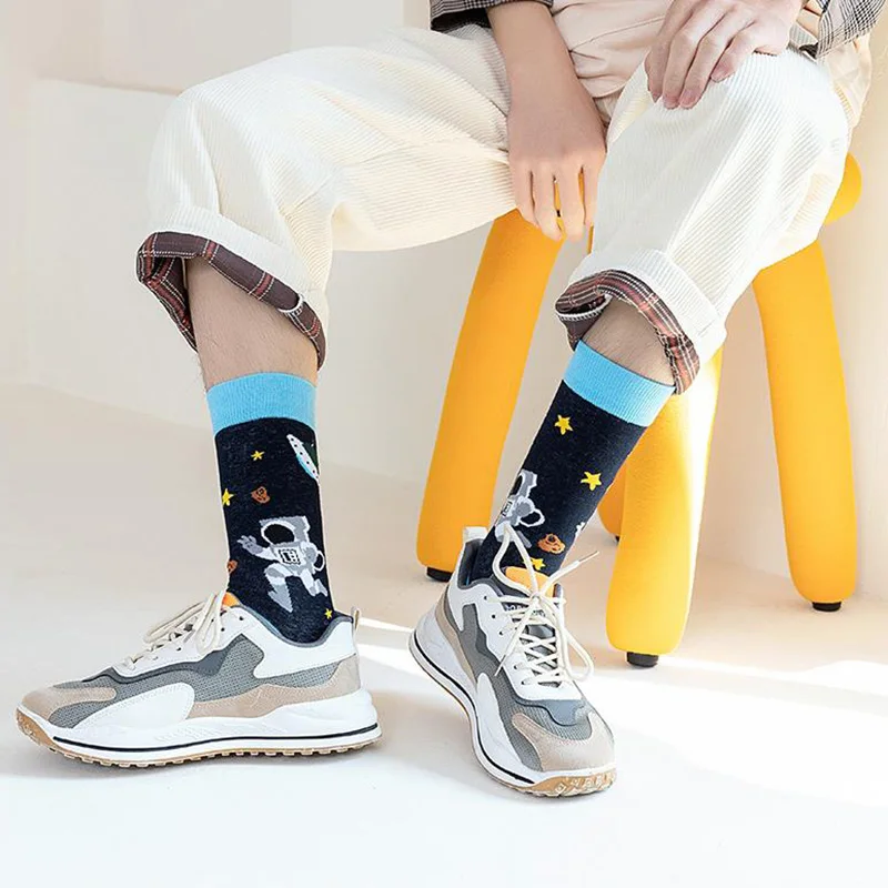 New Autumn and Winter Trendy Mid-calf Socks for Women Cartoon Astronaut Fashion Brand Socks Men\'s Personalized Socks