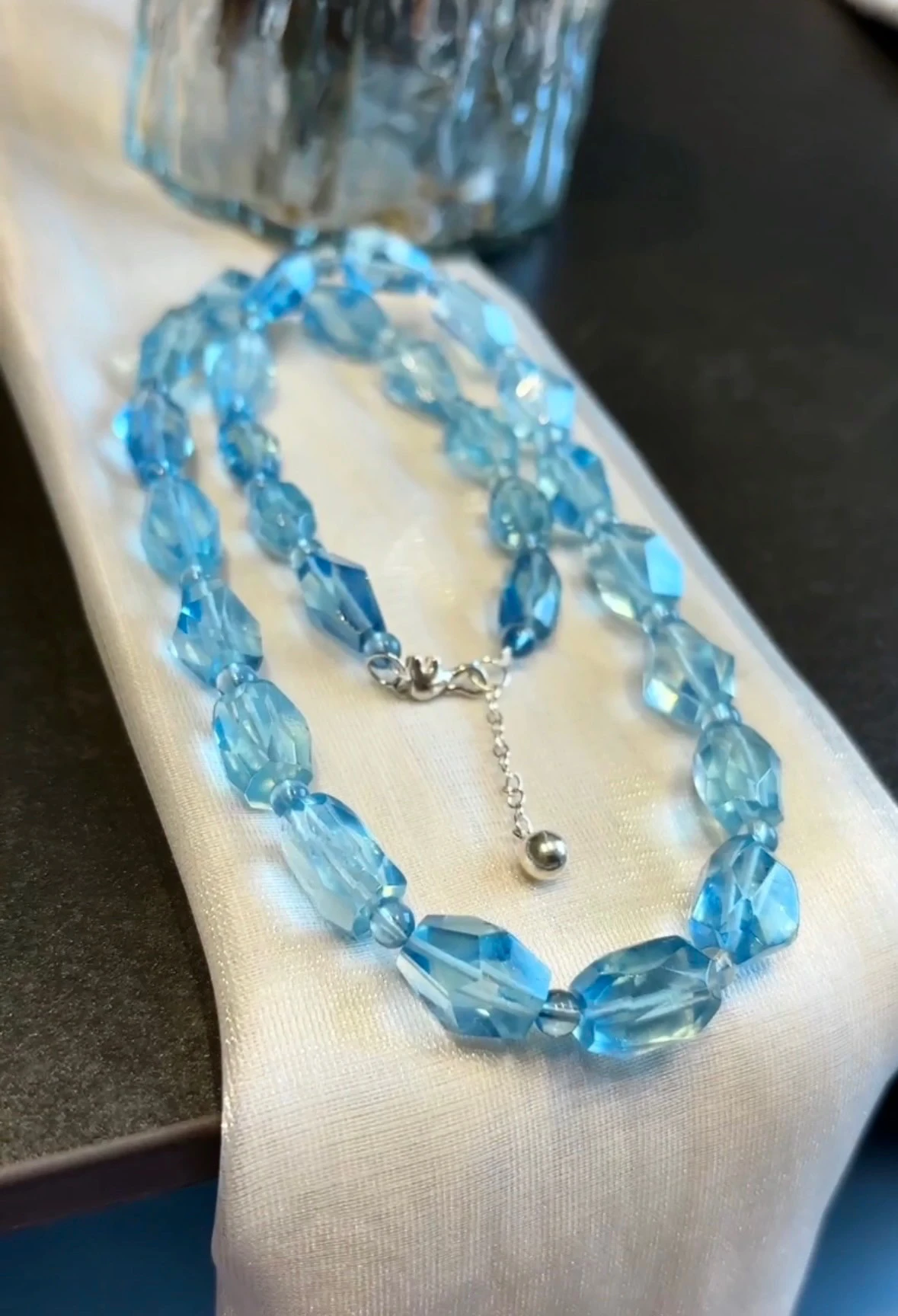 

Ожерелье с подвеской из натурального необработанного аквамарина, большие камни ледяного чистого кристалла, цепочка на ключицу из стерлингового серебра 925 пробы, богемные украшения