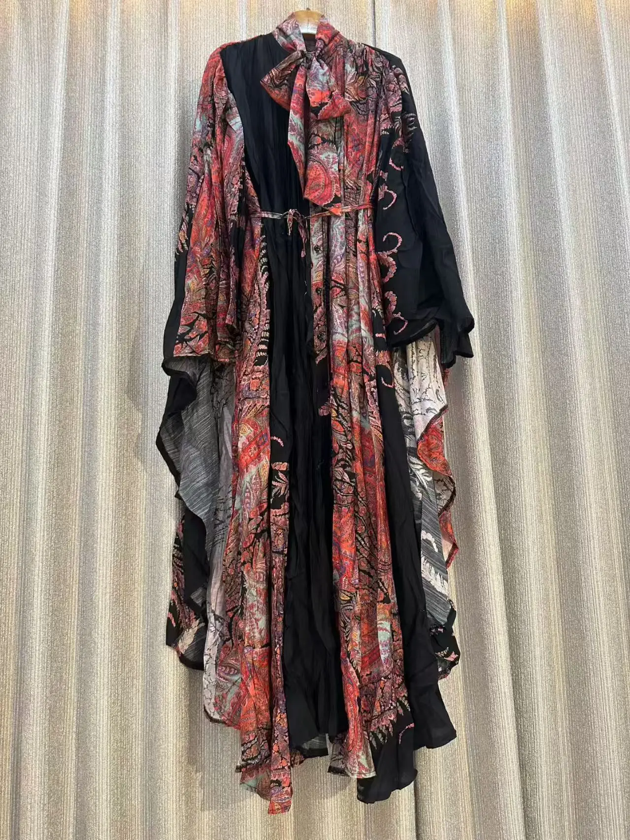 

2026 Новое весеннее женское винтажное однобортное платье с бантом и геометрическим принтом, свободная плиссированная юбка больших размеров