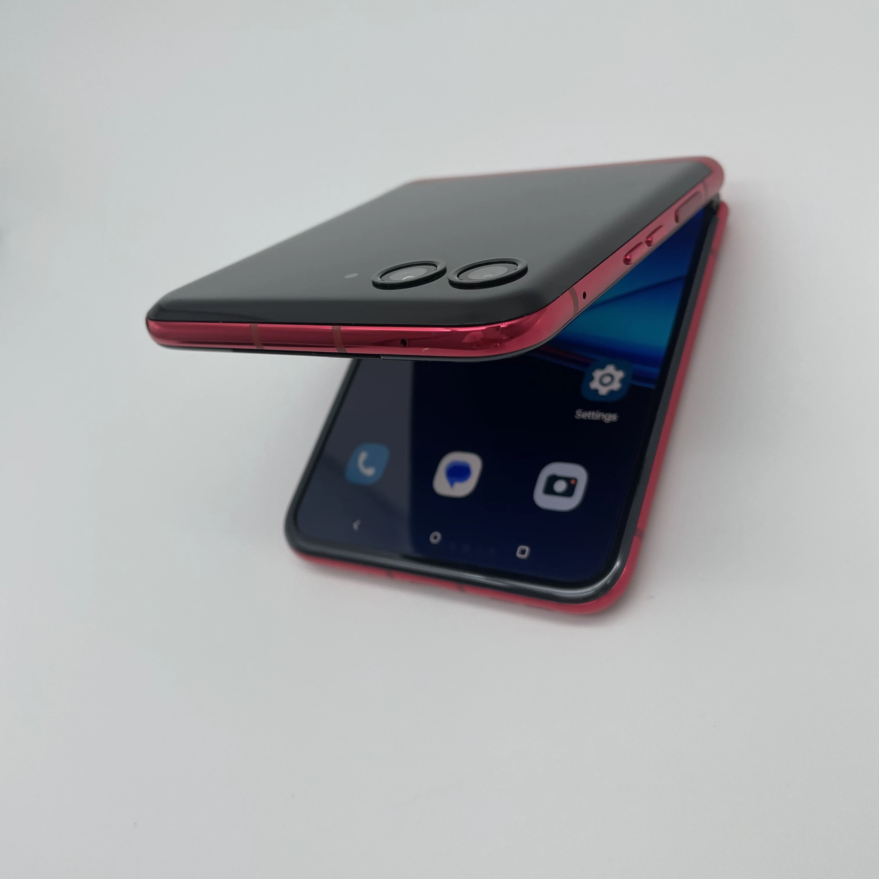 هاتف موتورولا رازر 40 الترا 5G XT2321 الذكي وحدة المعالجة المركزية كوالكوم سنابدراجون 8 + Gen 1 شاشة 6.9 بوصة بصمة أندرويد 13 هاتف مستعمل