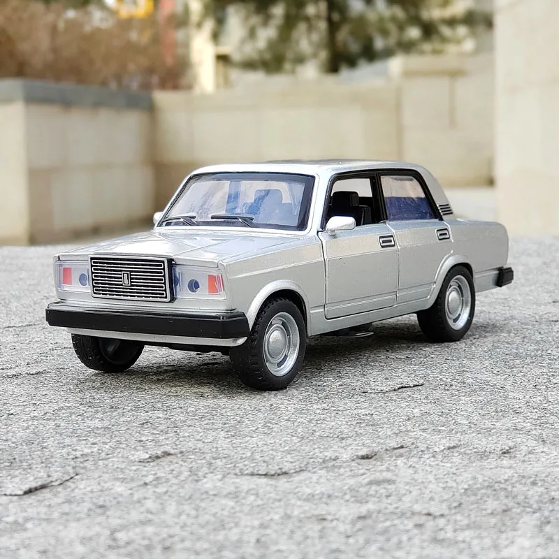 1/32 LADA Classic Car Alloy Car Model Diecast Metal Vehicle Pull Back Car Simulation Sound and Light Collection giocattolo regalo per bambini