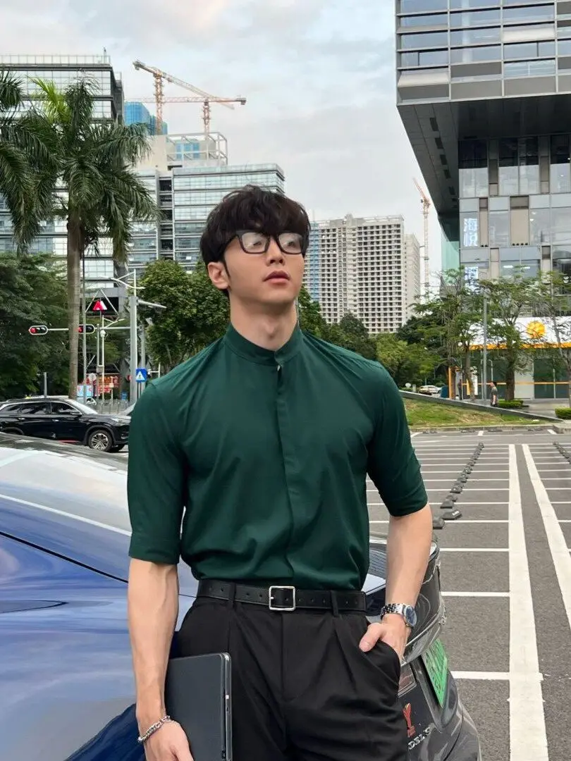 

Summer Thin Bla Stand Collar Men's irt mid Sve Premium Feeling Briti Sle Faionable Casual Loose Fit Polyester Fiber