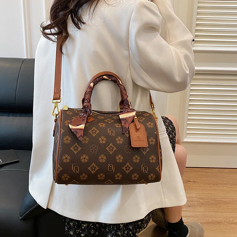 2025 High-Quality Commuter Bag - Structured Luxury Print, Stylish Versatile Shoulder Messenger for Work