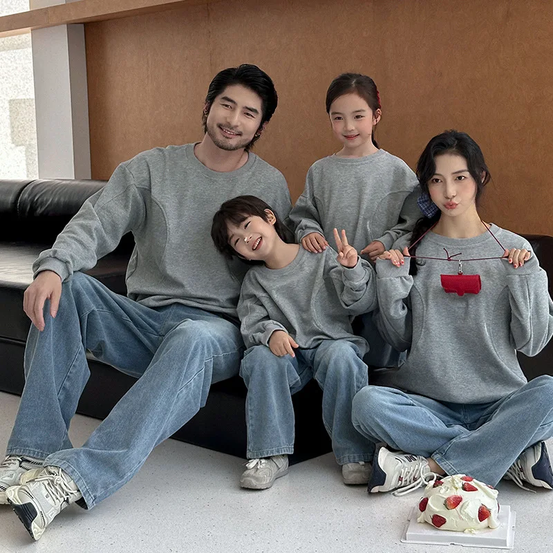 

‌2025 Fall American Retro Family Round Neck Sweatshirt Loose Fit Parent-Child Matching Set Casual Outfits for Kids 1-9 Years