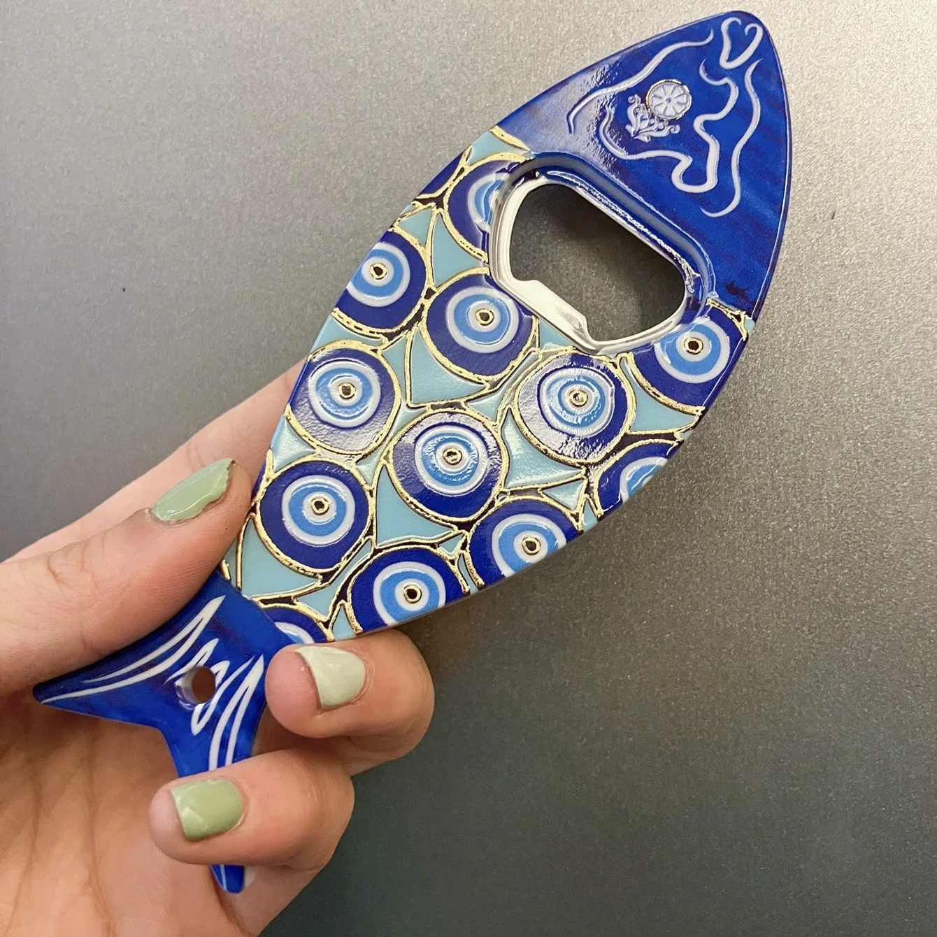 1 قطعة مغناطيس الثلاجة الاكريليك على شكل سمكة مع نمط العين الزرقاء ورقائق الذهب تنقش الملمس ثنائي الغرض فتاحة الزجاجات #3