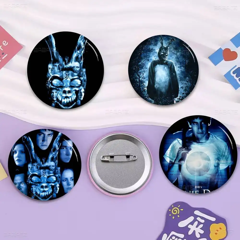 Klassische D-Donnie D-Darko Film kreative Pins lustige runde Snap-in Brosche Abzeichen Rucksack Hut Zubehör Schmuck Geschenke für Freund
