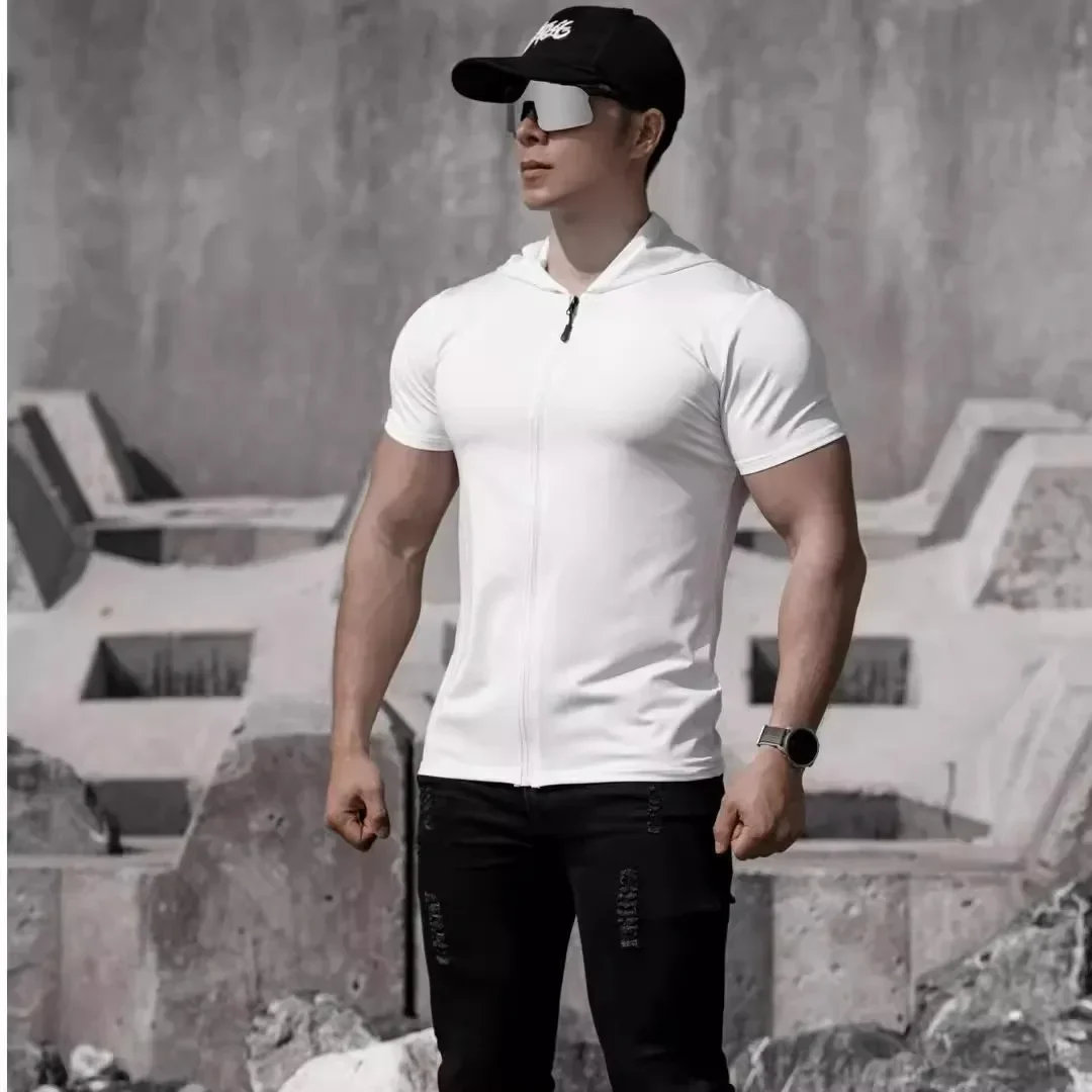 

Мужская футболка для фитнеса и бега с короткими рукавами, весна-лето, новый стиль, быстросохнущая, высокоэластичная, на молнии, с капюшоном, спортивная одежда для похудения