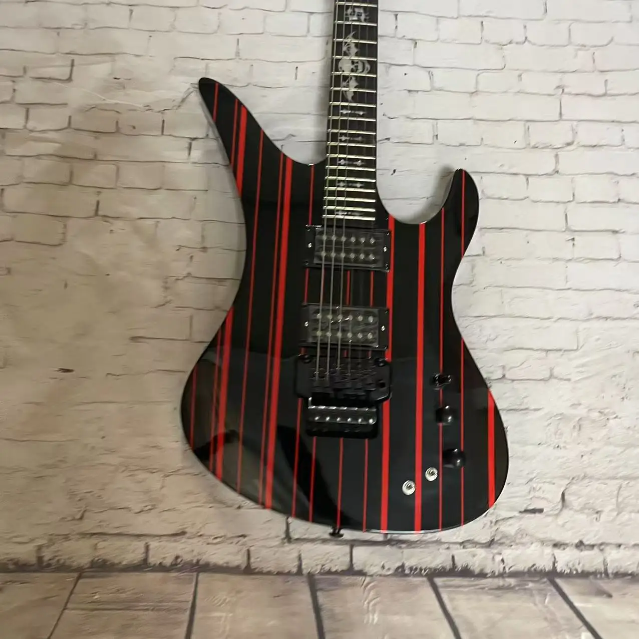 Electric Guitar 6-Chord Alien Bull Head Style Electric Guitar, Black Body with Red Stripes, Factory Realistic Photo, Order and S