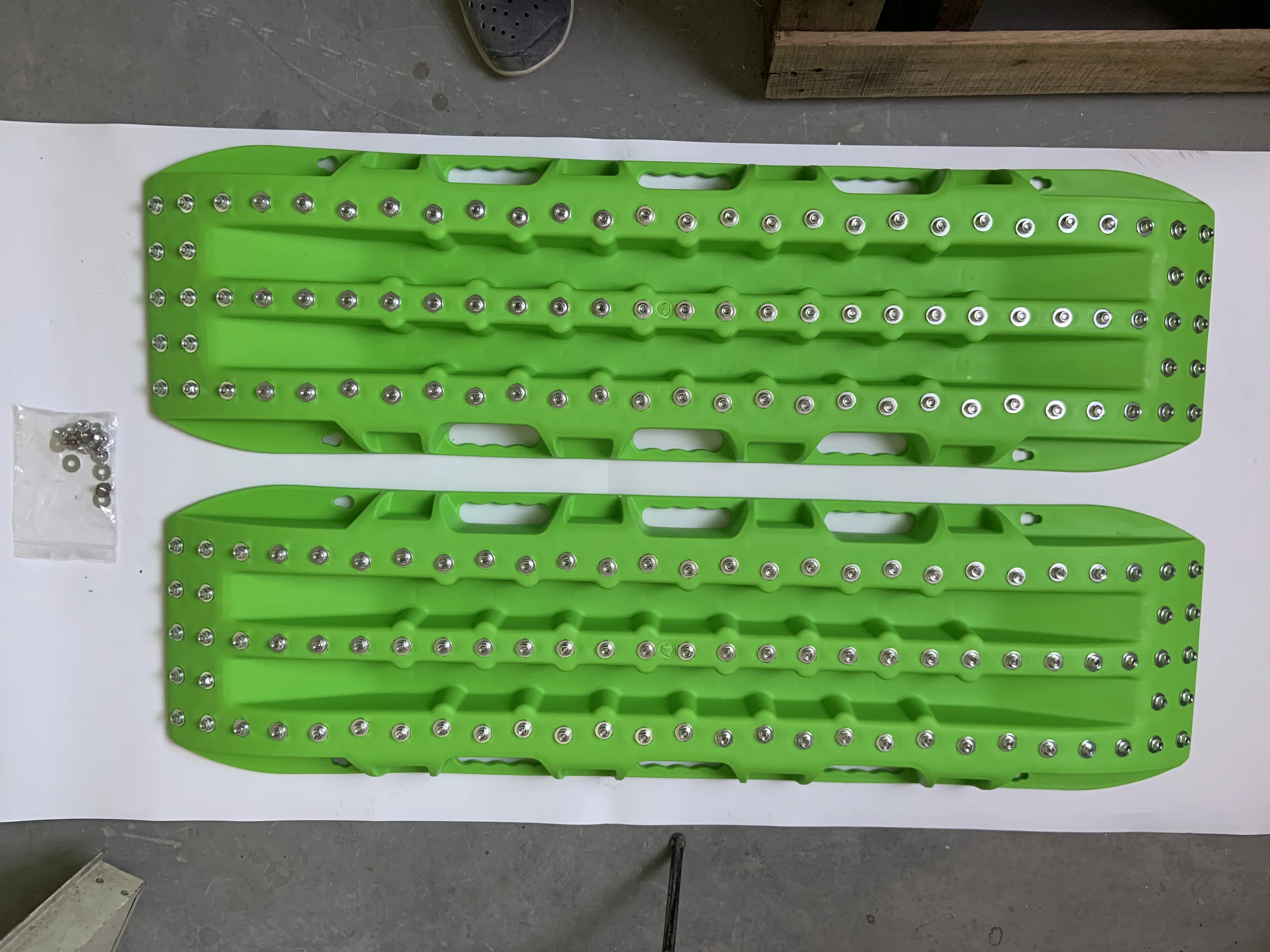 4X4 off Road Emergency Tires Traction Mats Track Trapped Recovery Boards with Metal Studs