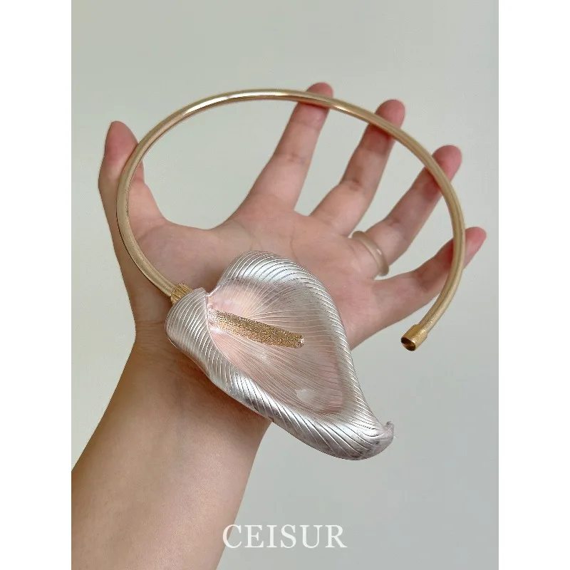 

French retro exaggerated personality lily open fashion high sense three-dimensional flower banquet party