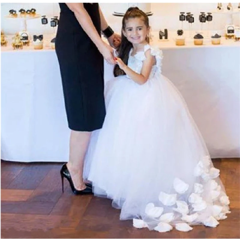 

Backless Pearls Flower Girl Dress Trailer Puffy Wedding Party Gowns For Children First Communion Eucharist Attended Princess