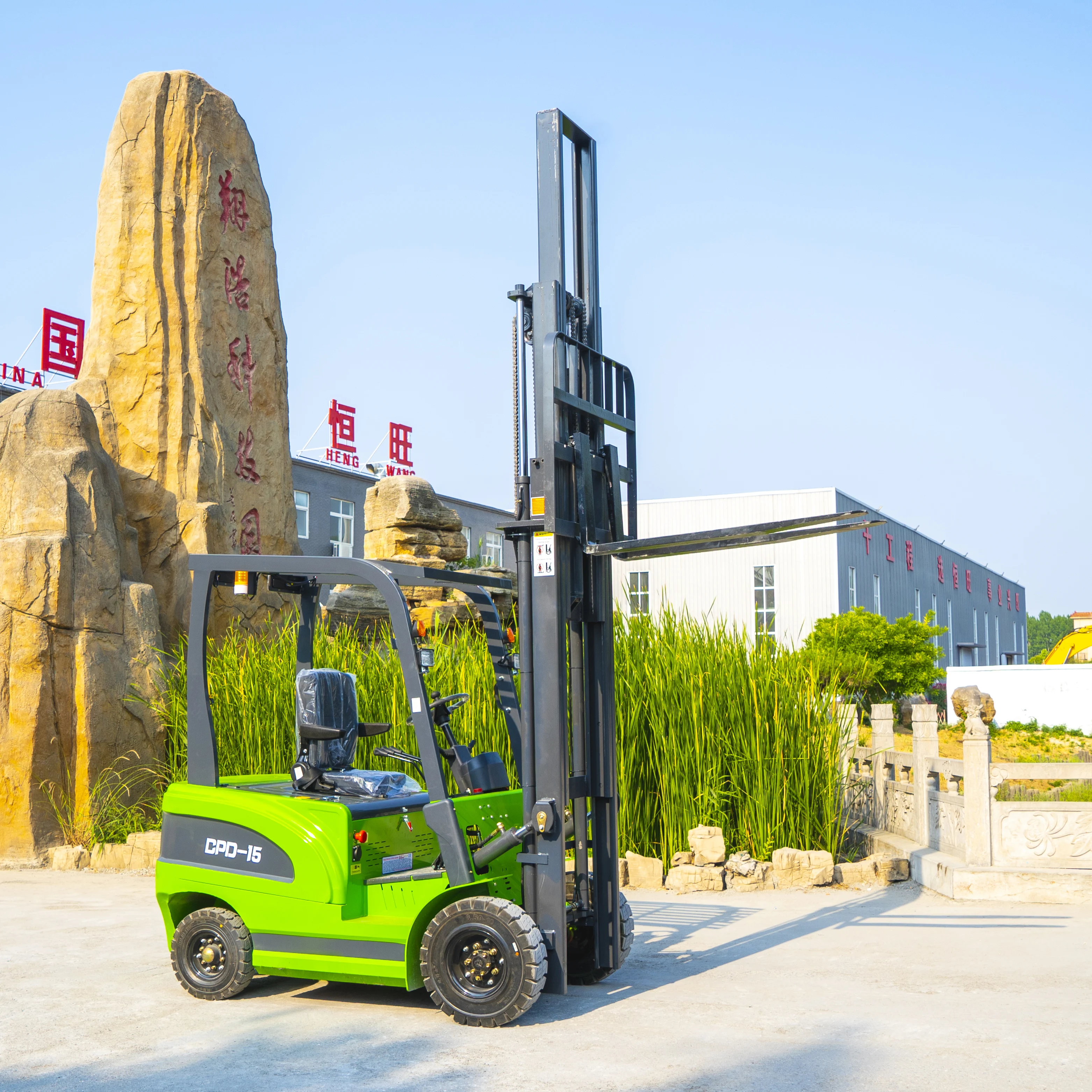 High Quality Electric Forklift Truck With Attachment Energy Saving 1.5t Forklifts Truck For Warehouse Logistics Easy Operation