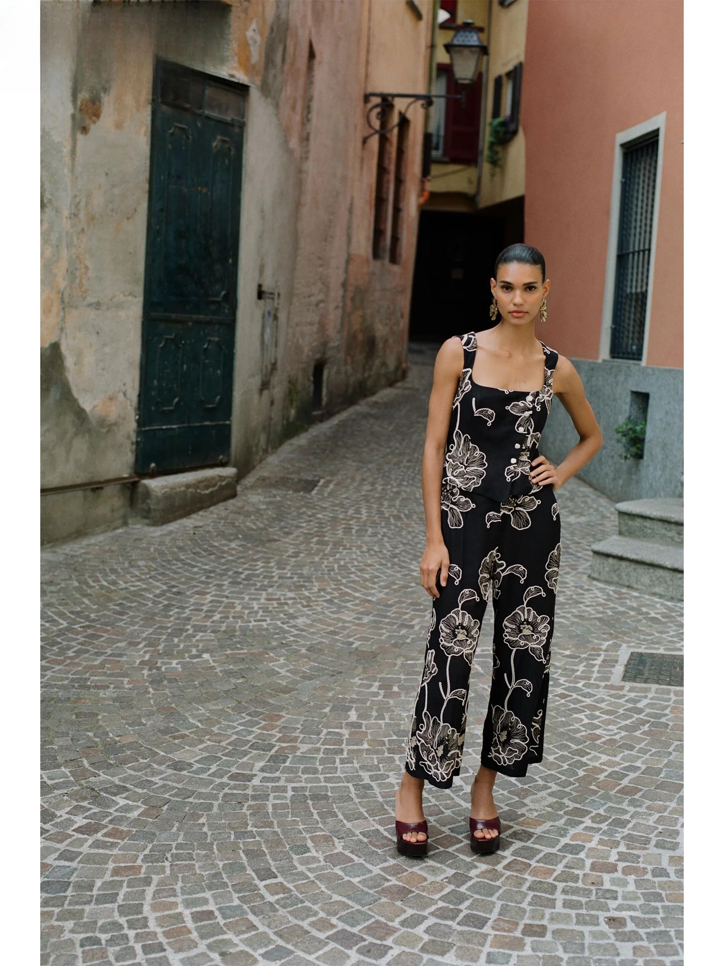 

ZAPRHA 2025 Autumn New Sle Embroidered Color Blo Wide Leg Pants Svel Square Collar Jumpsuit High Waist Lo...