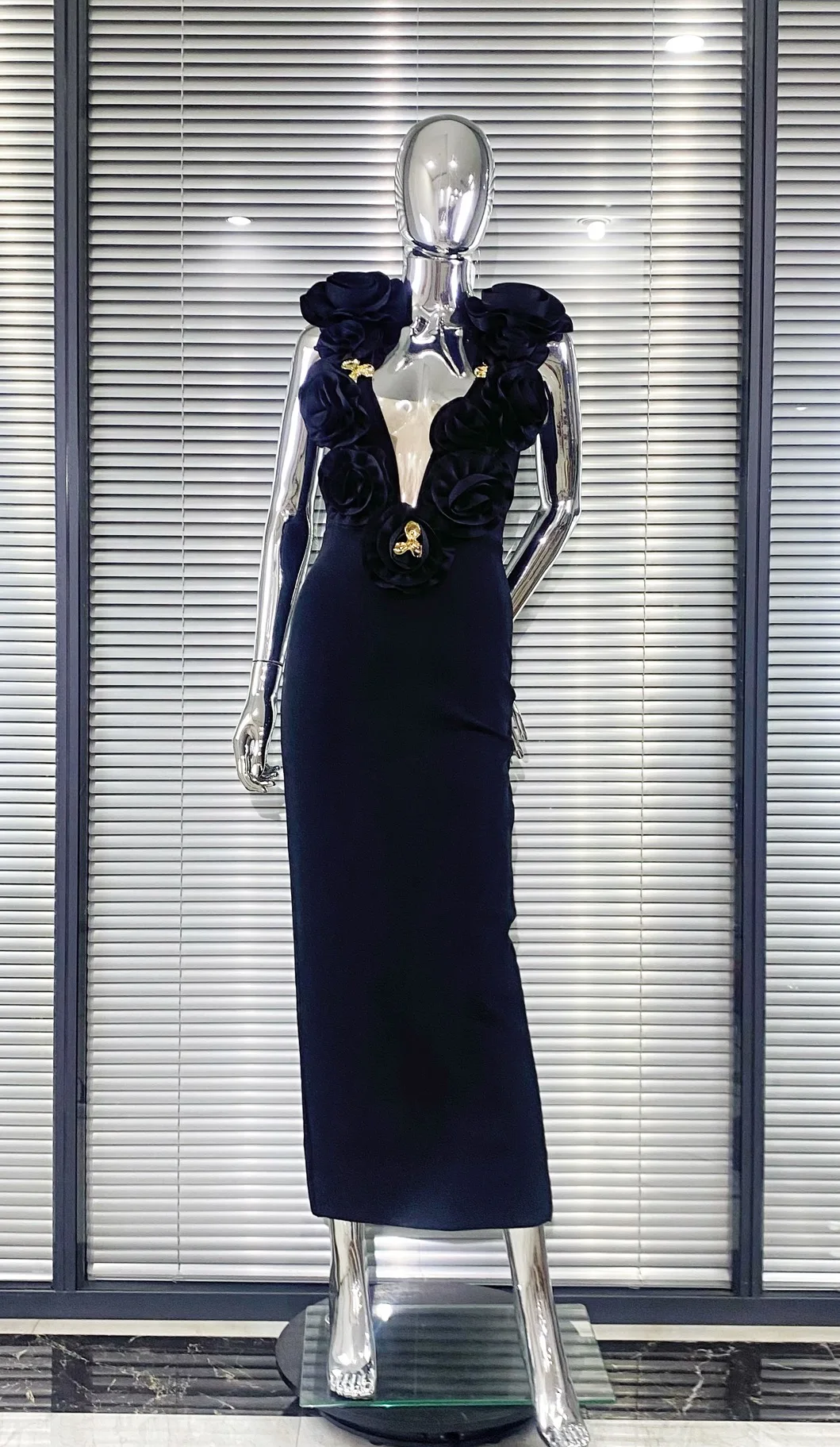 黒色の女性のセクシーな背中の開いたホルターオフショルダーボディコンロング包帯ドレス花祝うナイトクラブパーティー衣装