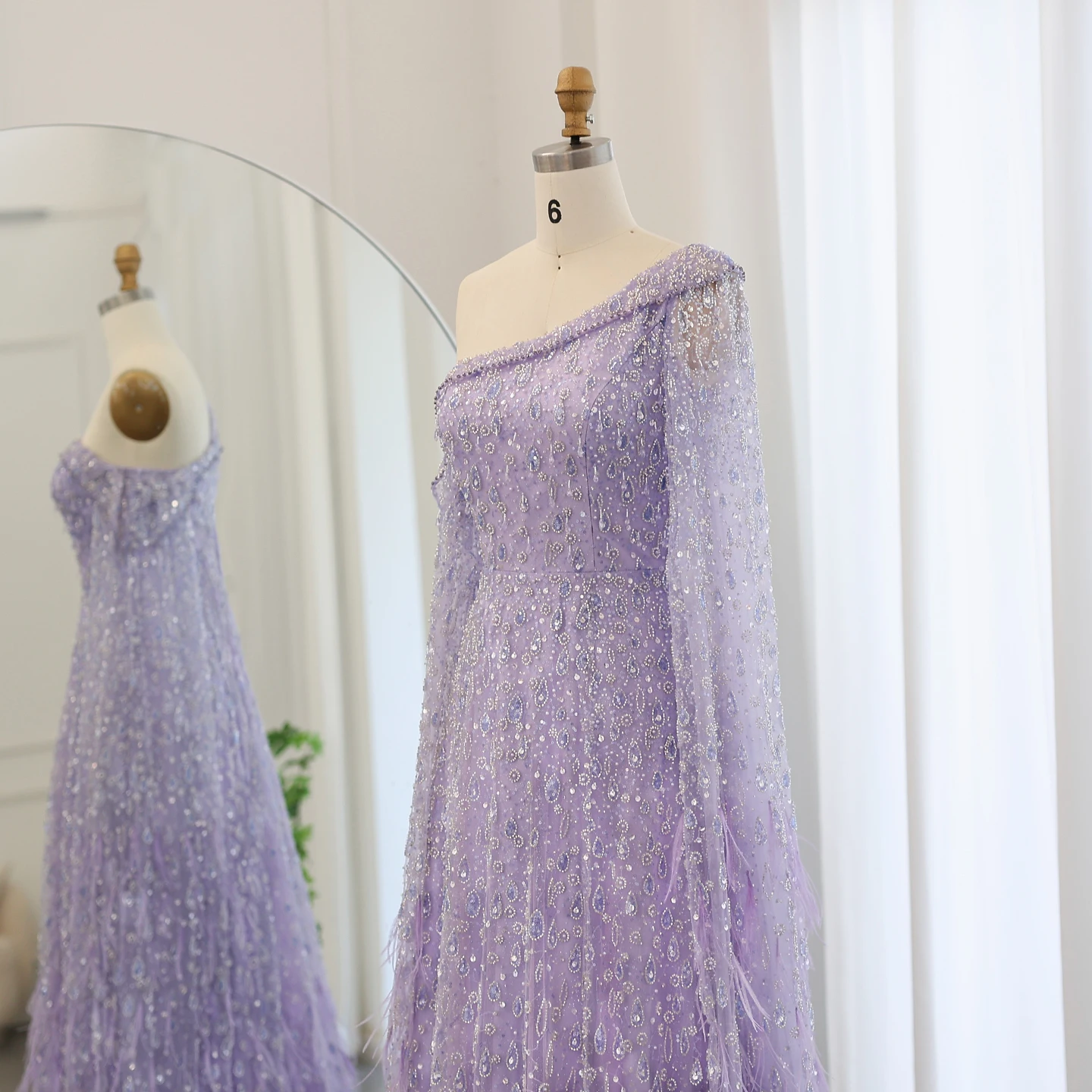 Sharon Said Luxuriöses Federkleid mit einer Schulter und Cape-Ärmeln in Roségold und Flieder für Hochzeitsfeiern, Modell SS438, Maßanfertigung – Detail 22