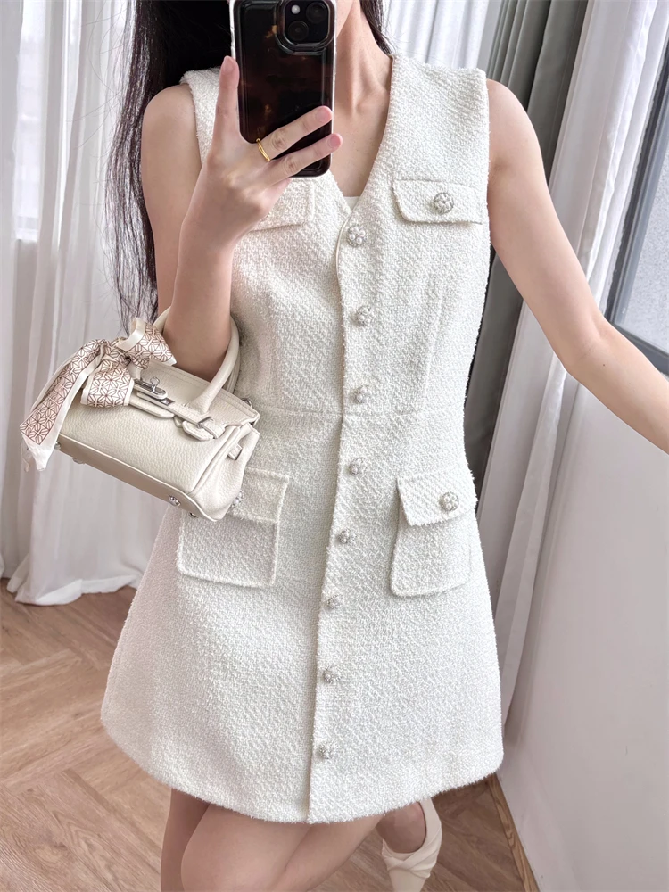 

Gold Short Skirt Dresses for WomenWhite Pearl Button V-neck Sleeveless Dress 2024 Early Autumn New Elegant 2024 Luxury Designer