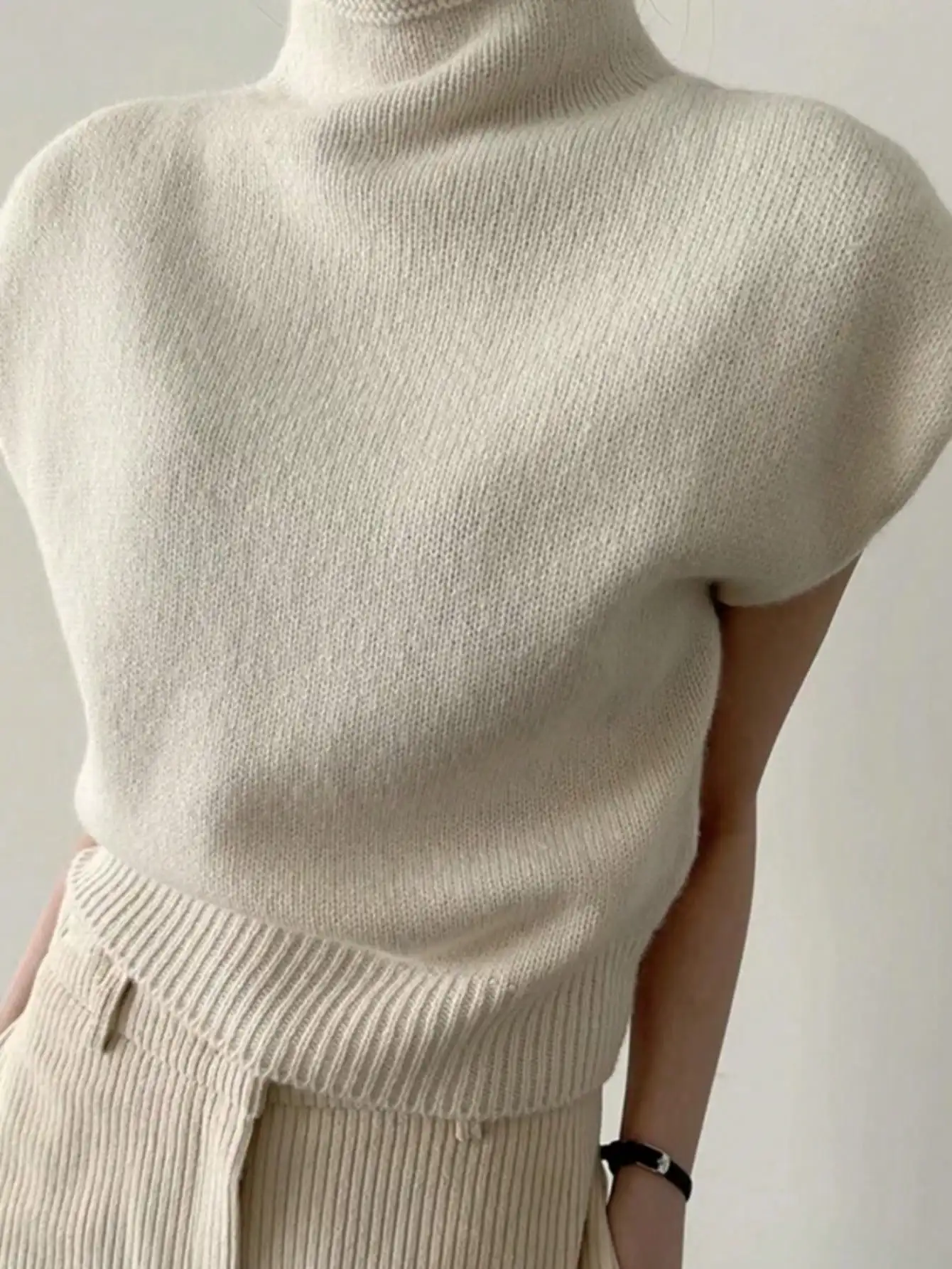 

Women's High Neck Sleeveless Knit Sweater Vest, French Elegant Retro Style, Loose Fit for Winter & Valentine's Day