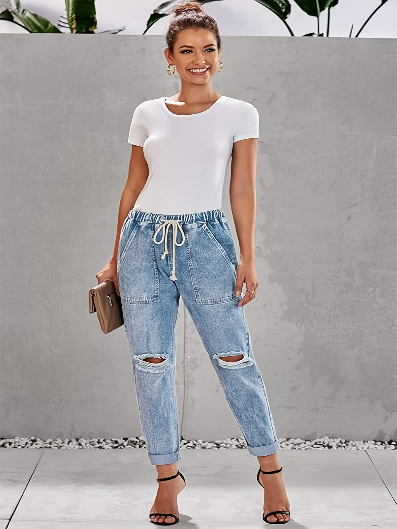 レディースファッション ウォッシュライトブルー 大きめポケット ドローストリング ゴムウエスト 縮み穴入り ストレートカジュアルジーンズ