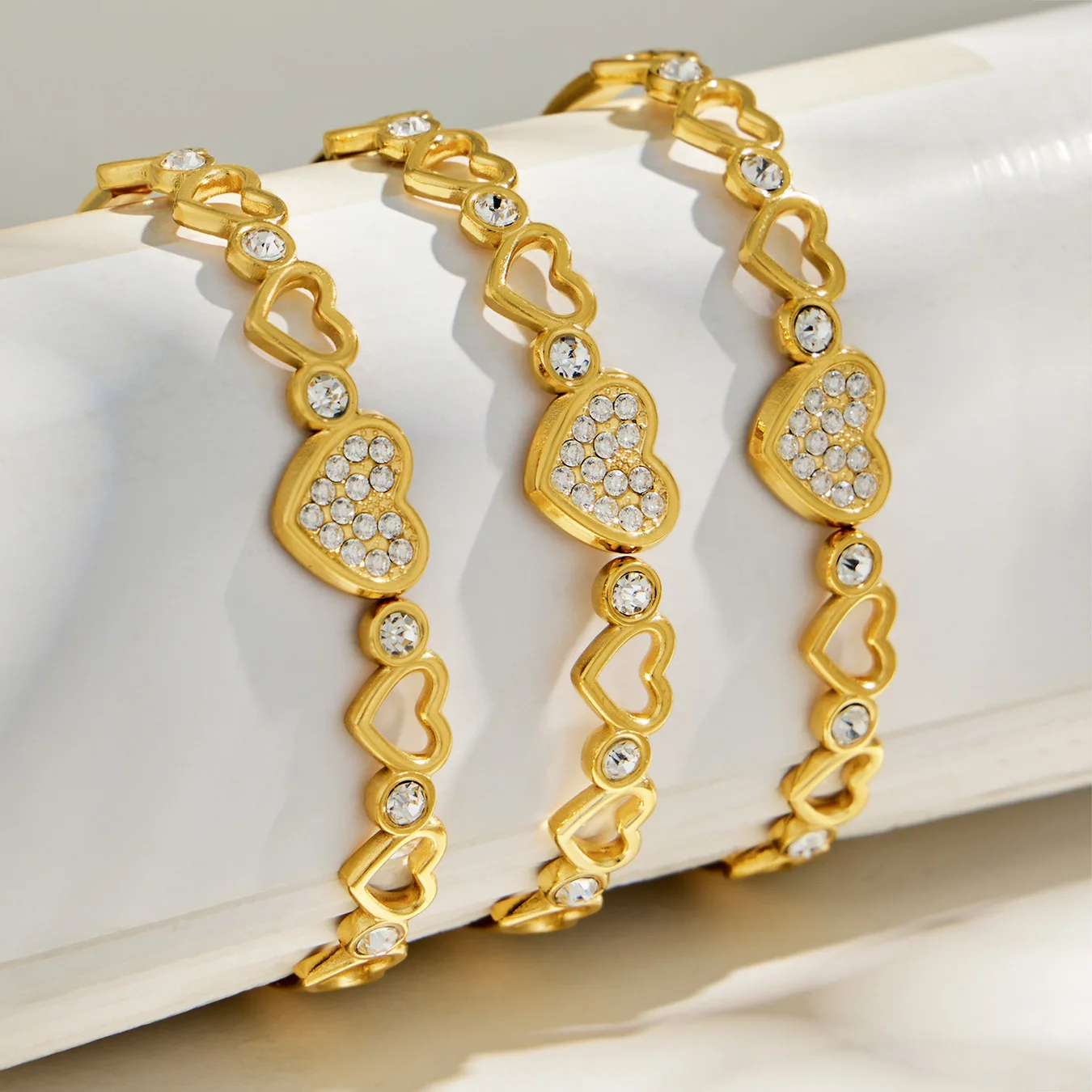 Öffnbare Stretch-Armreifen, Hohlherz-Armreif, 316L Edelstahl-Armband, 18k vergoldet mit CZ, Manschettenarmbänder für Frauen – Detail 10