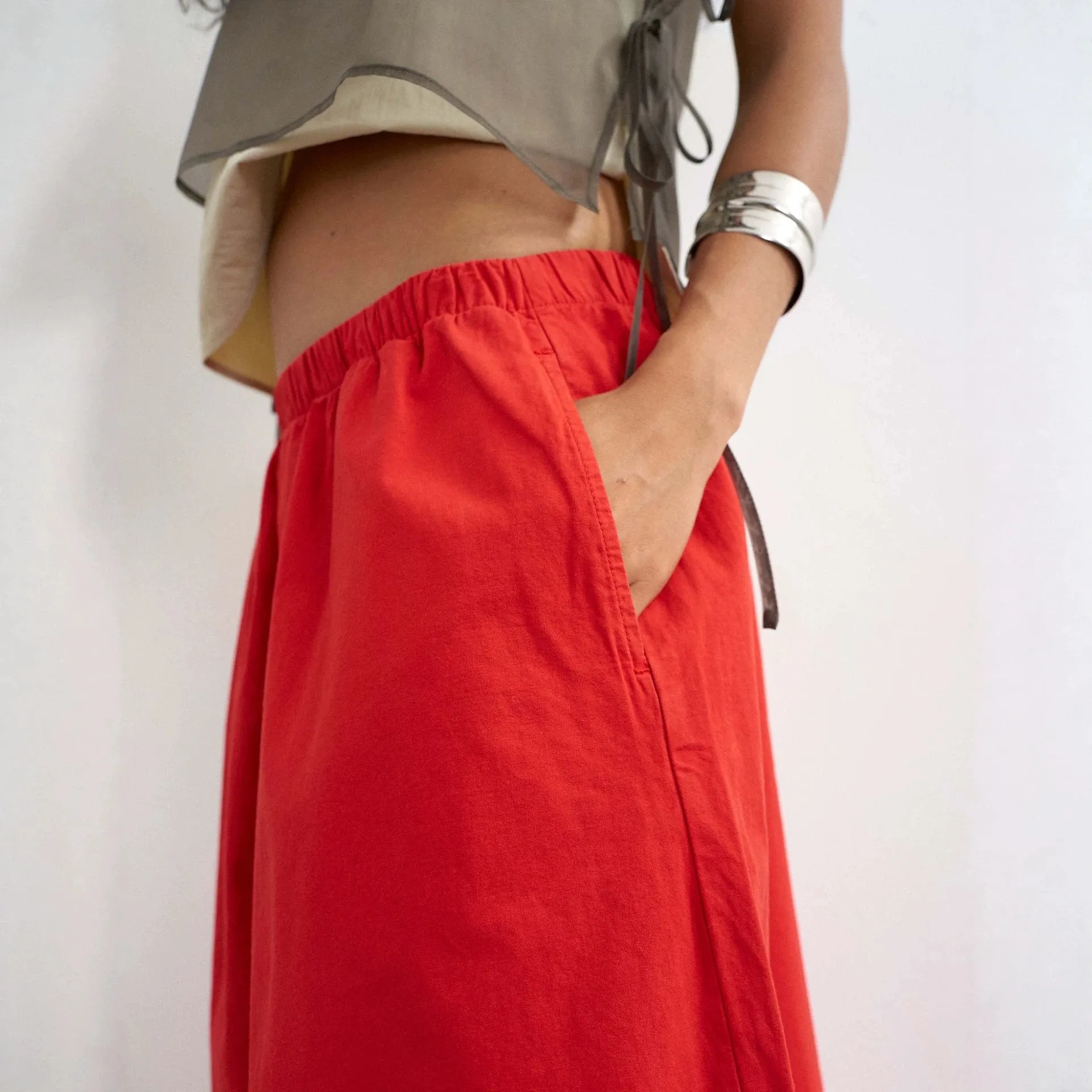 Casual Pockets Mid Rise Pants with Capri Length Loose Fit Regular Thickness Woven Women Pants Elegant Commuter Summer Autumn