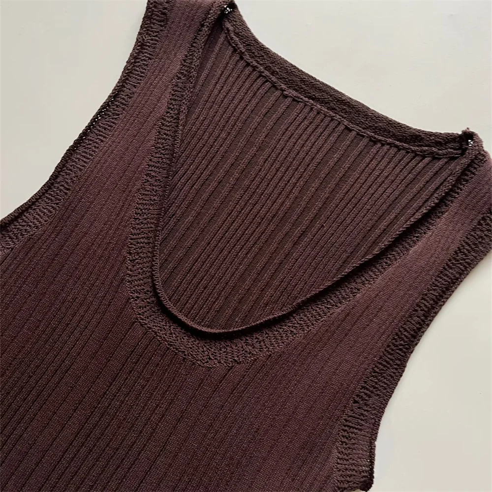 Nieuwe dameskleding 2025, casual, elegant ontwerp, gevoel voor Europese en Amerikaanse geribbelde gebreide topvest in retrostijl