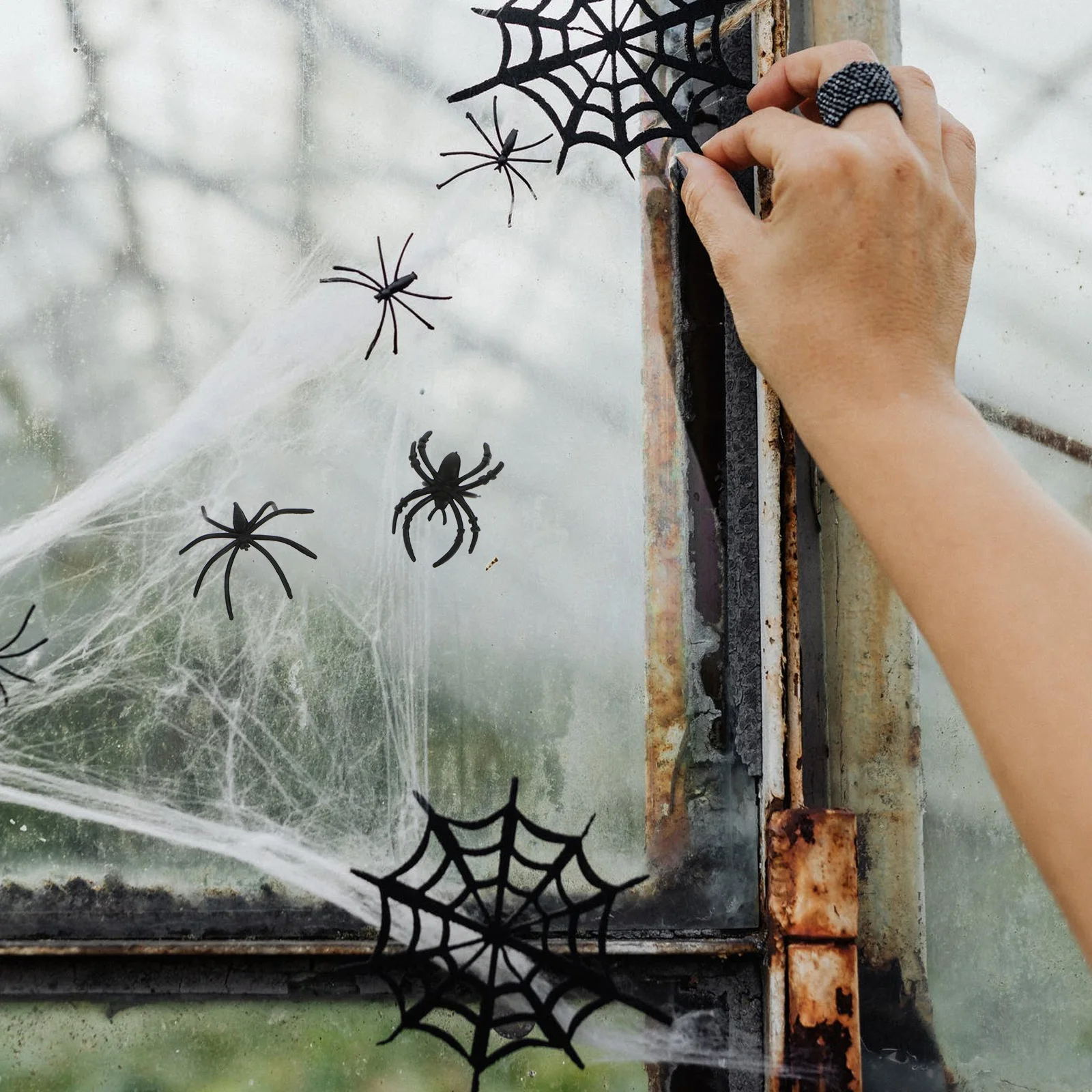 100-teiliges Spinnenring-Set, leuchtendes Set, The Party Supply, Halloween, im Dunkeln leuchtende Kuchendekoration, Kunststoffverzierung.