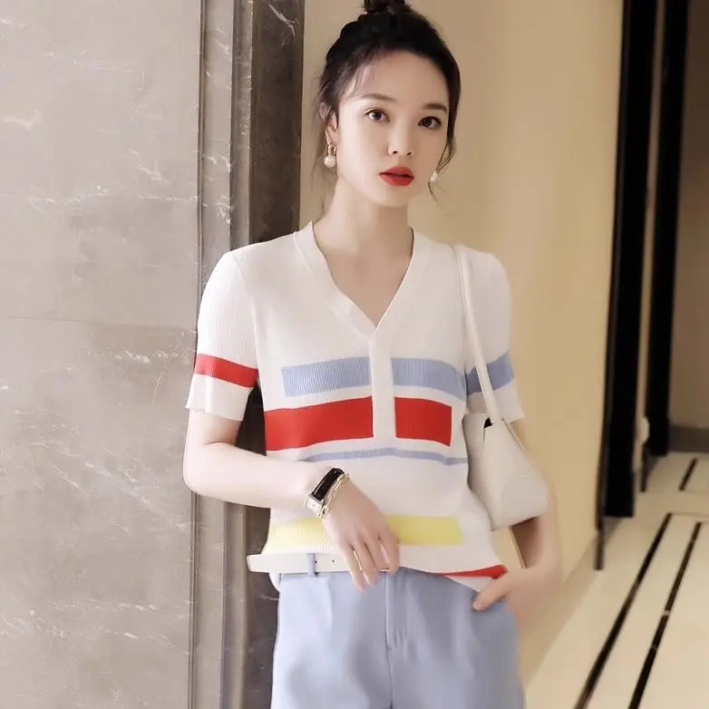 T-shirt allentata a righe color block a maniche corte in seta di ghiaccio 2025 moda estate nuovo maglione lavorato a maglia