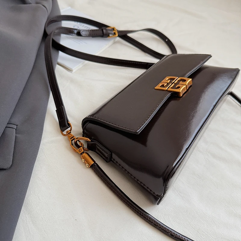 กระเป๋าถือแฟชั่นสตรี, กระเป๋าหนังสะพายข้างทรงกว้างขวาง, แบรนด์หรู, คลาสสิกหรูหราที่ต้องมีในชีวิตประจำวัน