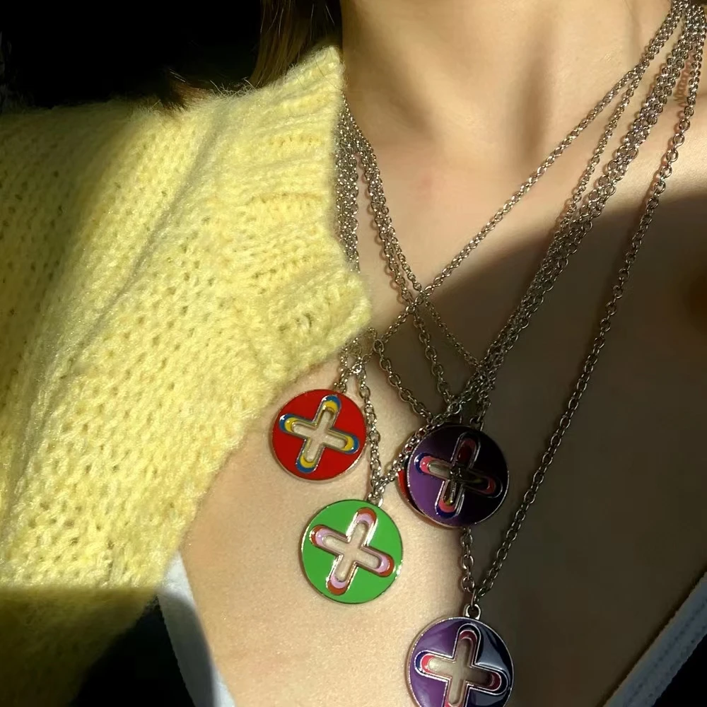 Neue Trendy Marke Kreuz Runde Marke Tropft Öl Anhänger Halskette Hip Hop Nische Design Persönlichkeit Net Rot Gleiche Halskette – Detail 1
