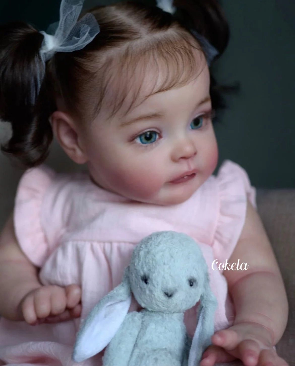 Cokela 60CM Maggie Reborn 유아 인기 귀여운 소녀 인형 손 뿌리 머리 부드러운 포옹 바디 고품질 인형 장난감
