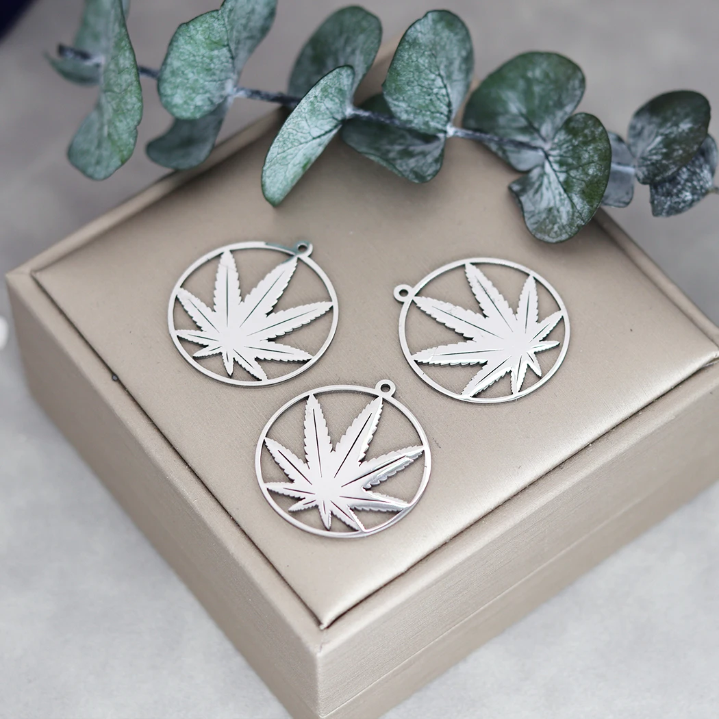 3PCS/LotHemp Leaf Necklace Weed Jewelry Marijuana Leaf Pendant Cannabis Necklace Round Pot Leaf Pendant Boho Hippie Necklace