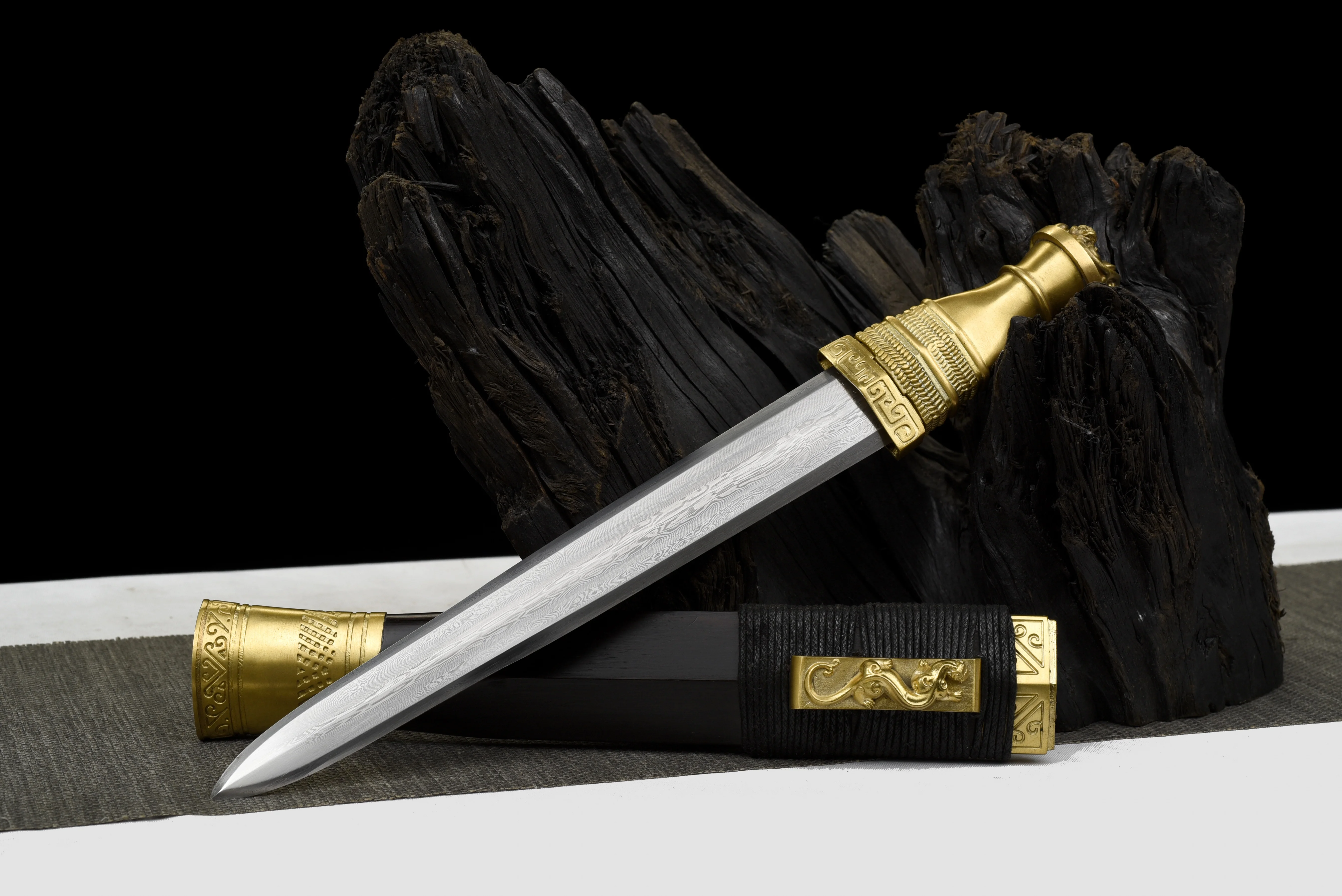 33cm golden samurai sword, forged from Damascus steel and sharp, hand-ground by katana with ebony sheath, a unique gift for arts