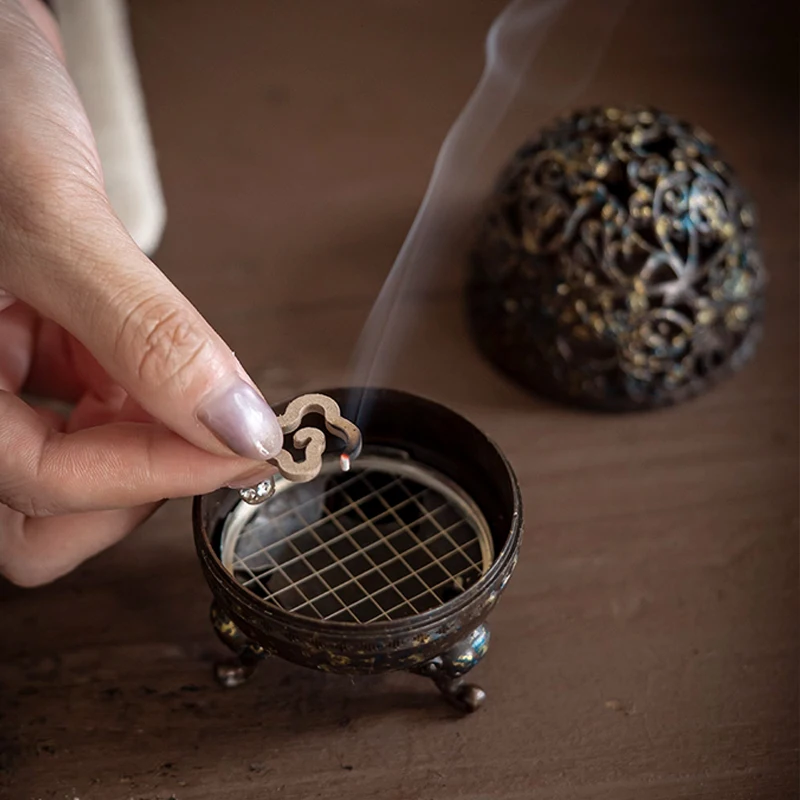 Three Legged Hollow Eggshell Small  Aromatherapy Furnace, Mini Zen Incense Burner, Home Indoor Tea Ceremony Room Decoration, 1Pc