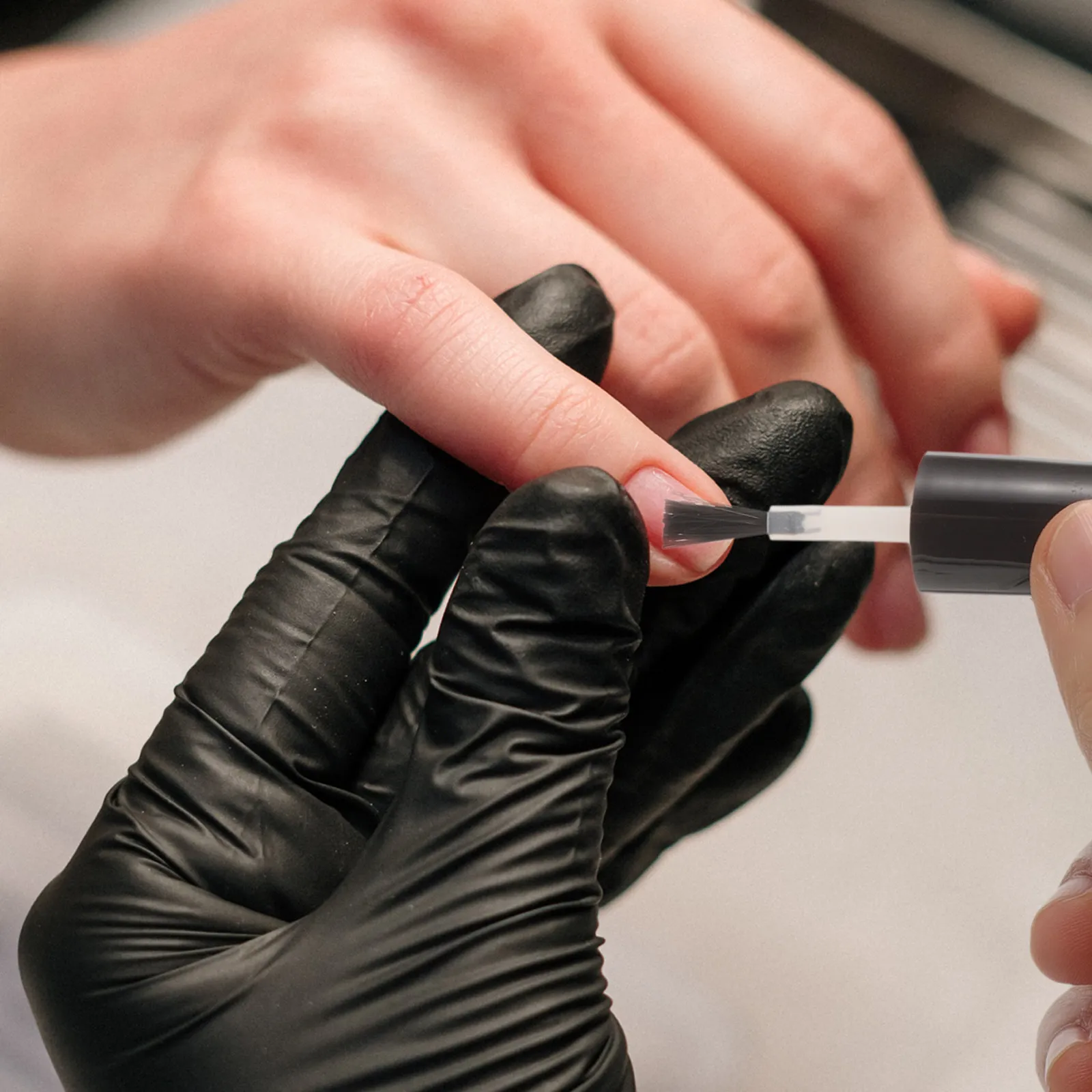 

20Pcs Nail Polish Bottle Caps with Brush Convenient Refill Tips for Smooth Even Coating Perfect for Nail Salons and Home Use