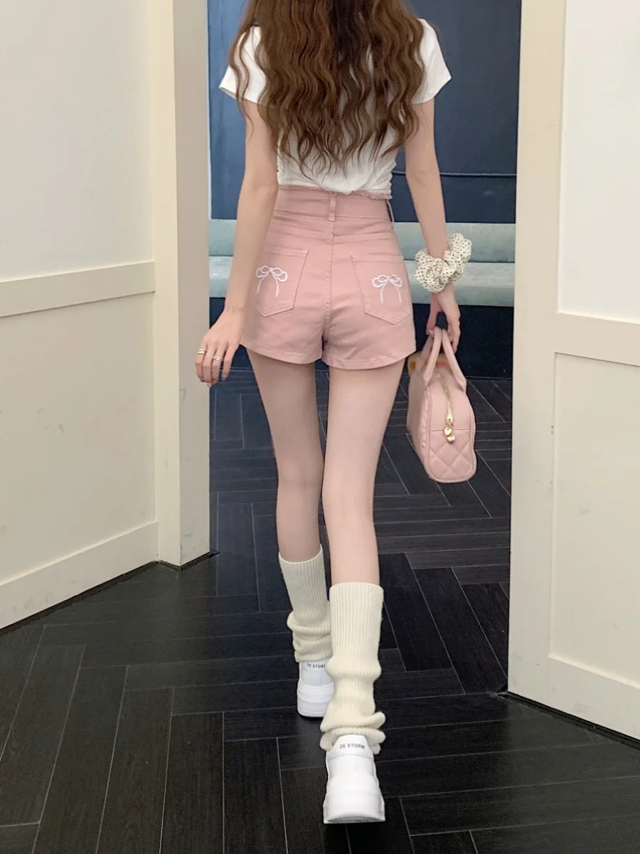 جينز نسائي أمريكي بنمط سكايبي، مطرز بعقدة وشراشيب، بخصر عالٍ وساق مستقيمة ضيقة، مناسب للصيف