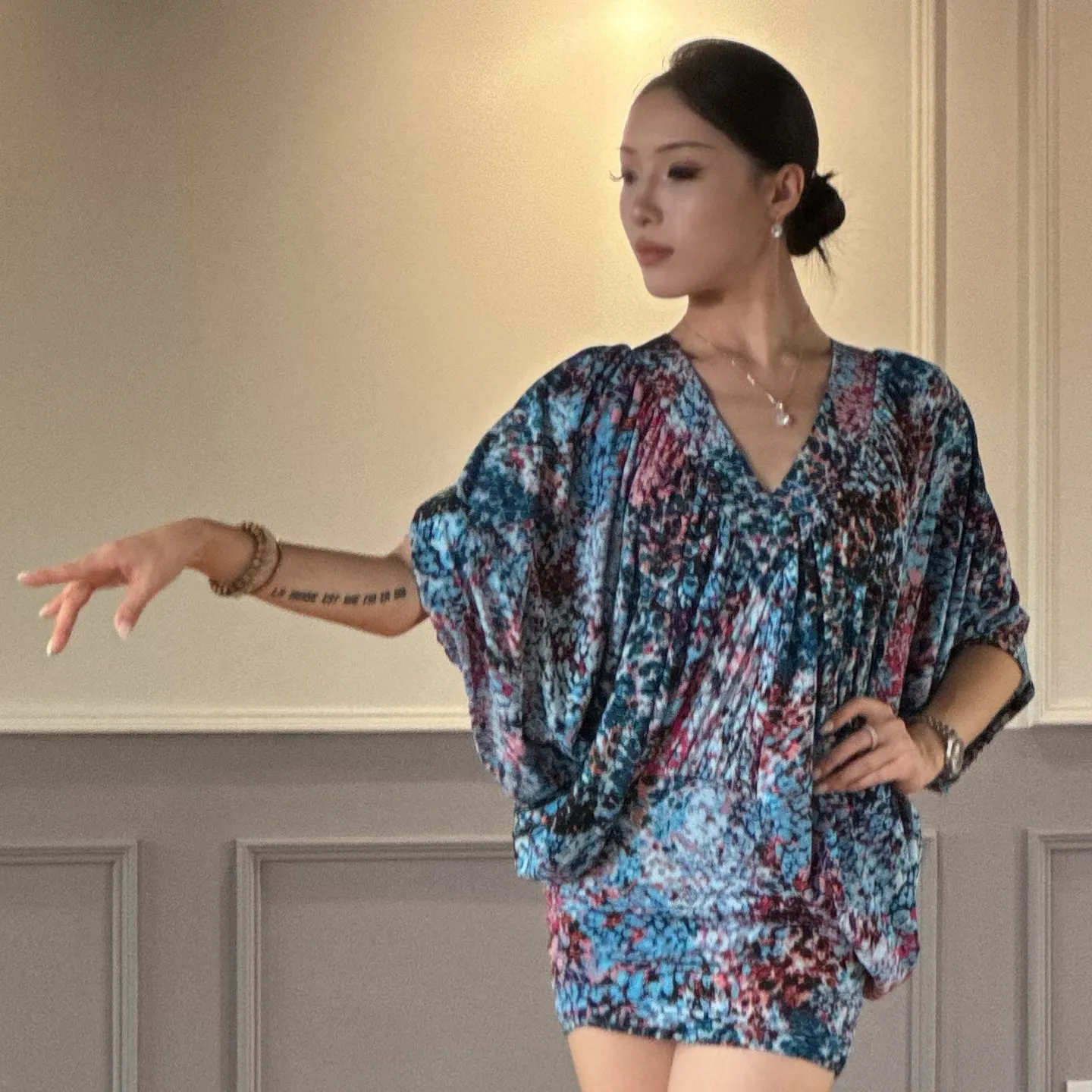 

2026 Latin Dance Dress Backless Loose Bat Sleeves Blue Leopard Dress Women Rumba Samba Tango Dance Clothes Practice Wear SS1138