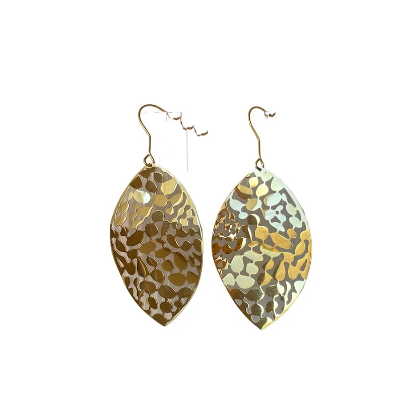 

Flowing Gold Leaf Hollow Leaf Earrings Temperament Exaggerated Sparkling Ear Clips