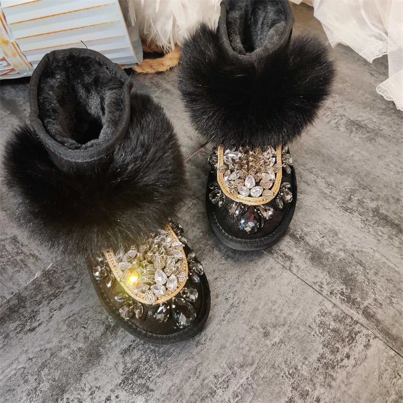 

Winter new short tube fox fur inlaid diamond leather snow boots Fashion short boots cowhide black heavy industry inlaid diamond