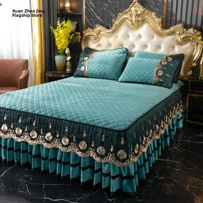 

Thickened Crystal Velvet Bedding Cover Duvet Quilt Mattress Protector Cotton Lace Bed Skirt Style Warm Anti-Slip Bedding Set