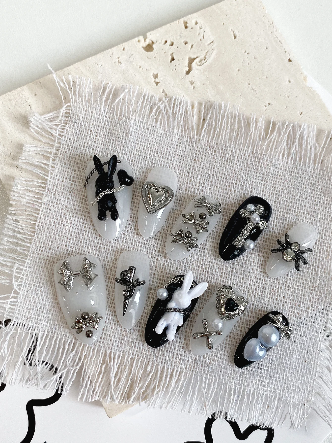 10-Piece Set, Black and White Sweet Cool Rabbit Press-On Nails, Suitable for Y2K Hot Girls, Gothic Subculture, Jk Black Sweet Style, Halloween Look, Street Fashion, Dark Lolita.