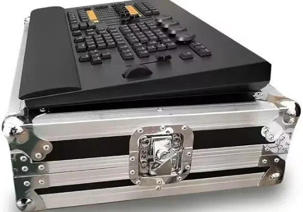 DMX512 Stageverlichtingsconsole met Fader Wing, LED Par & Moving Head Controller voor DJ-optredens en evenementen.