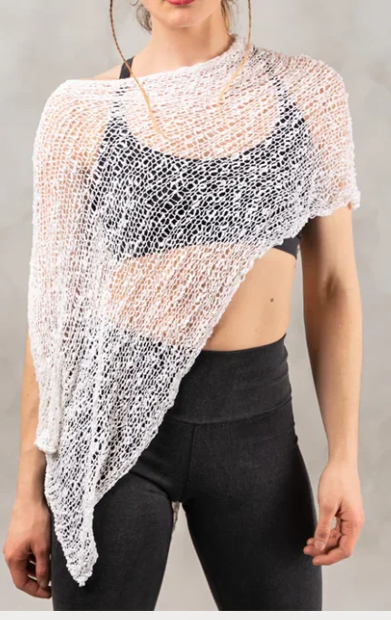 المرأة متماسكة التستر، انظر من خلال الصلبة غير النظامية فضفاضة البلوز الصيف قمم الشاطئ