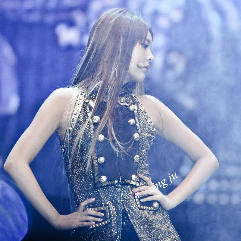 Kpop Women Group Singer Stage Costume Female Jazz Dancing Outfits Concert Performance Shiny Sequins Vest Crop Top Slim Shorts