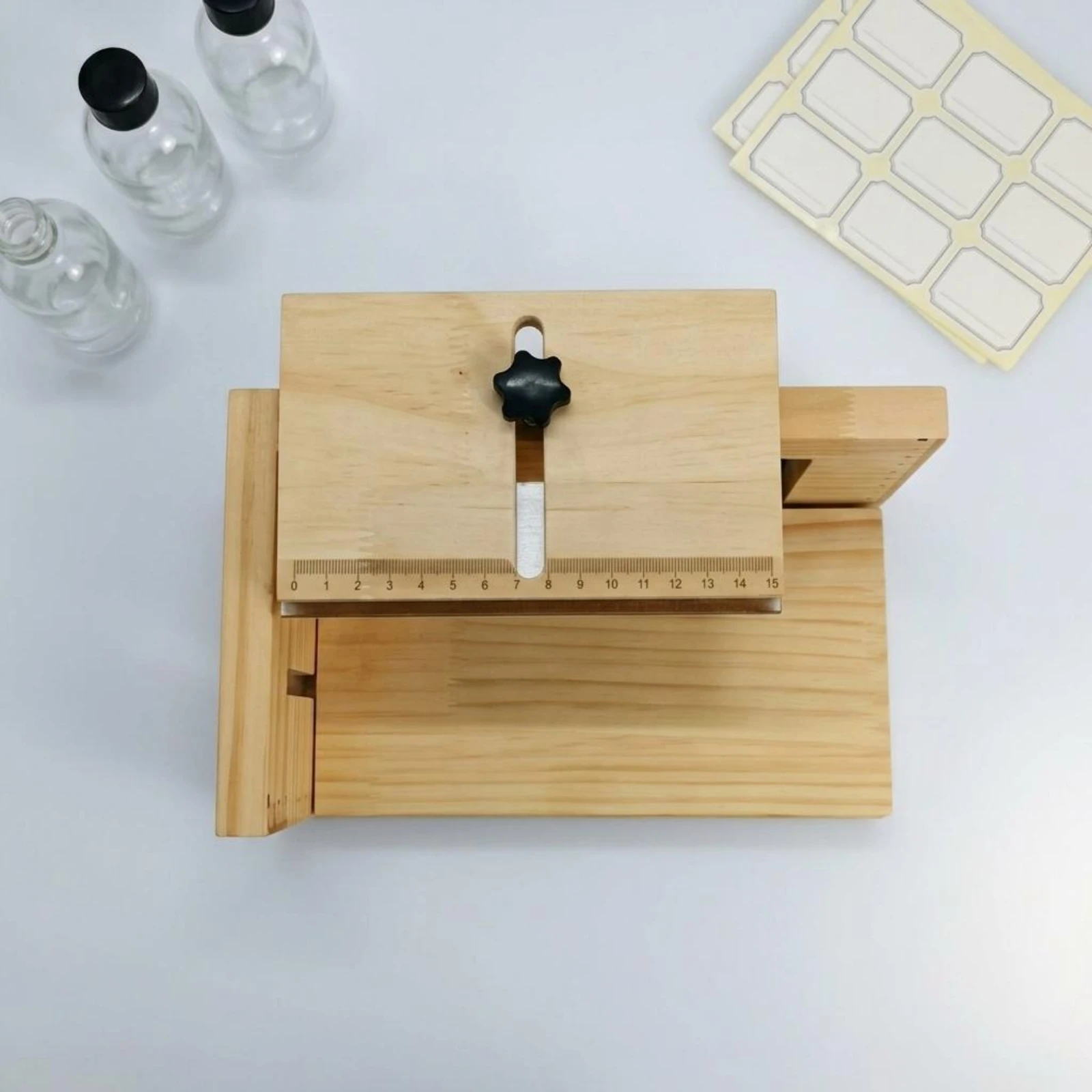 

Manual Label Positioning Stand Solid Wood Wooden Label Stand Work Aid Hand-Operated Rectangular
