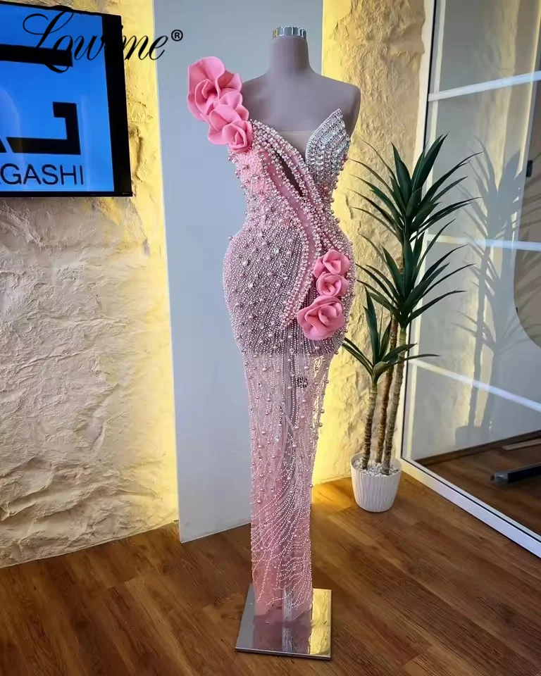 Verbazingwekkende Roze Handgemaakte Bloem Feestjurken Voor Bruiloften Aangepaste Arabische Avondjurk Vrouwen Kralen Kristallen Prom Dress 2026
